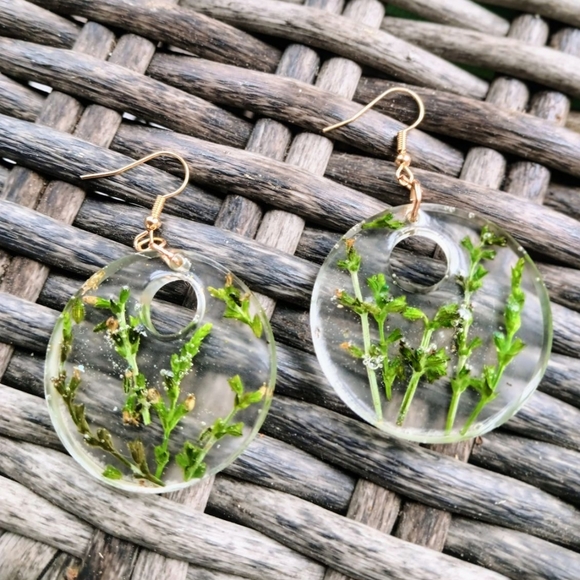 Real Wild Pressed resin earrings - Picture 2 of 3
